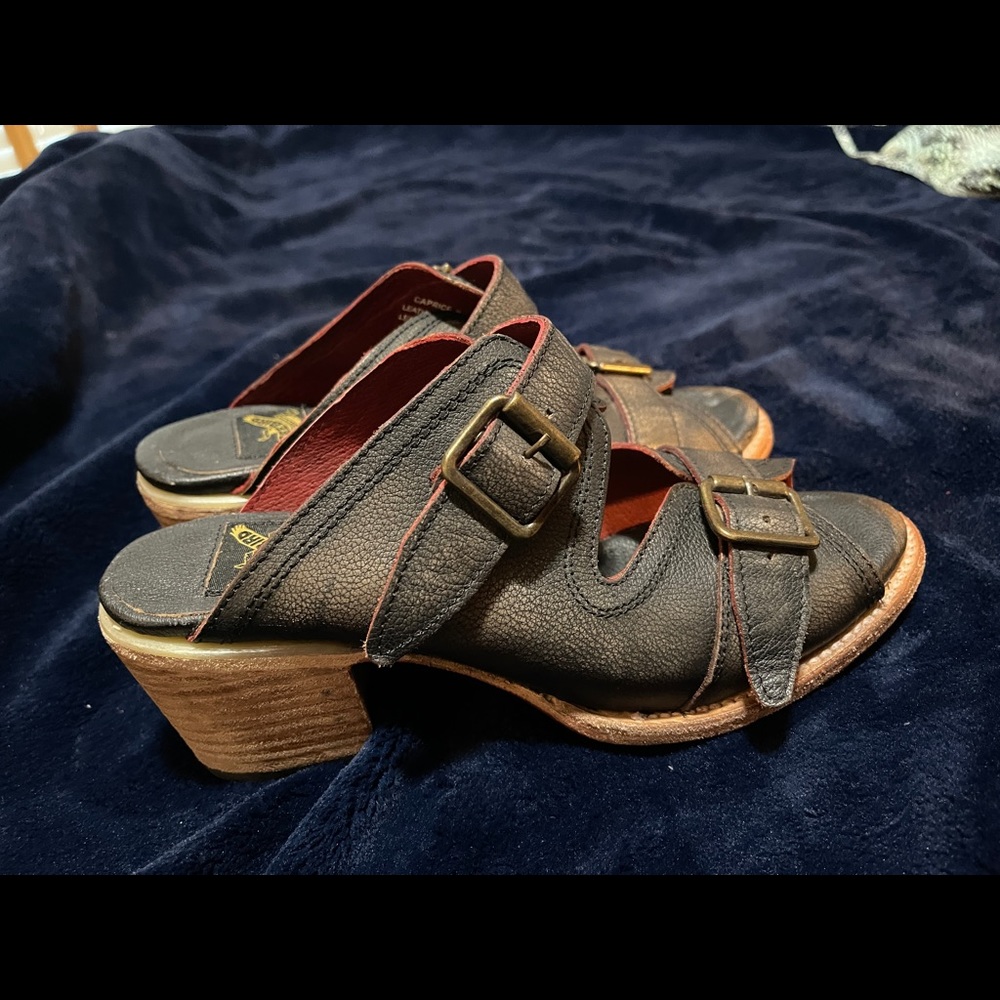 Free bird caprice leather sandal new without tags